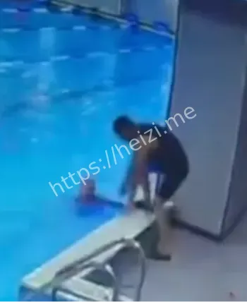 游泳教练抱摔女童事件